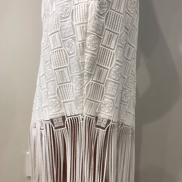 White lace skirt with fringe. - Picture 3 of 4